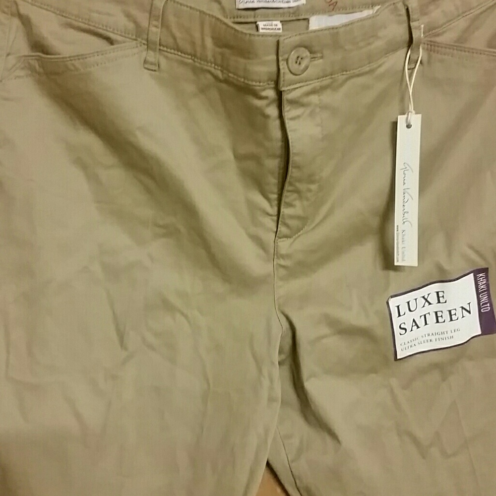 16P Avg. Gloria Vanderbilt Khaki pants